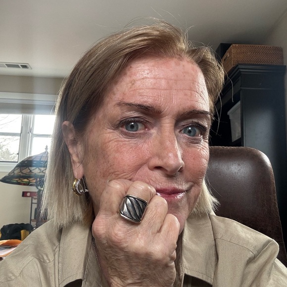 Meet your Posher - Picture 1 of 1